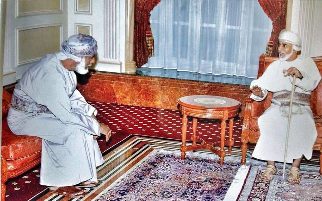 السلطان قابوس في ضيافة الهنائي